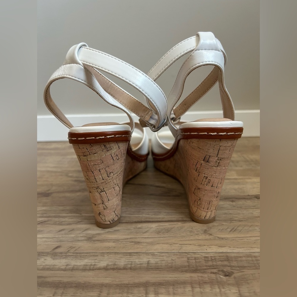 CL by Laundry Women's Beaming Cloud Patent cork Wedge ankle strap Sandal White - Picture 6 of 12